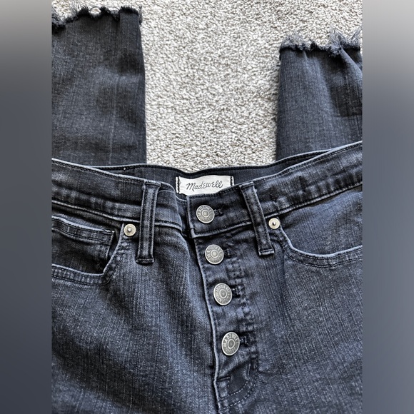 MADEWELL High rise skinny jeans black wash frayed ankles Size 26 - Picture 10 of 10